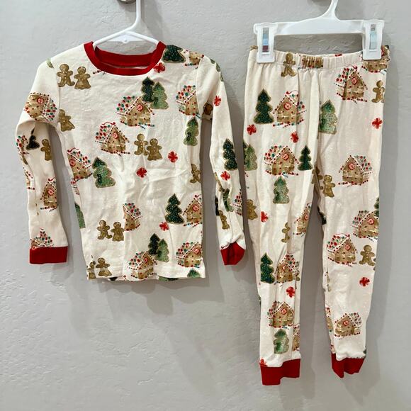 Burt’s Bees Gingerbread Bakes Christmas Pajamas - Picture 1 of 8